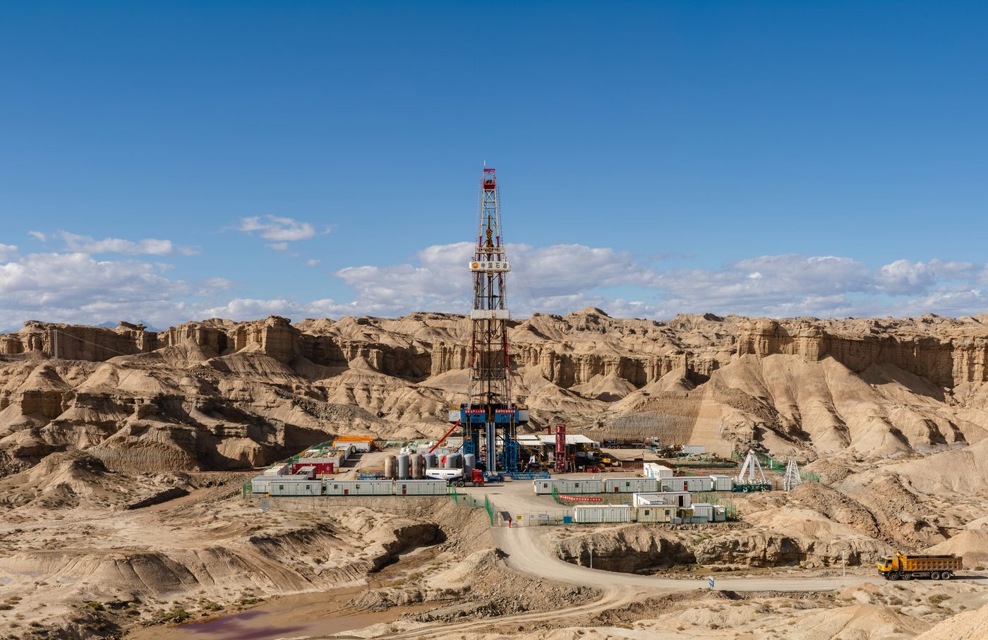 Drilling rig desert KSA